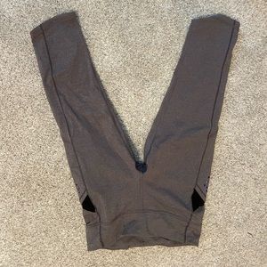 ivivva gray cropped leggings with cute pockets